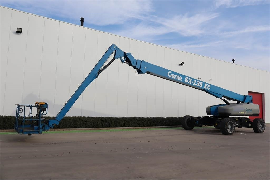 Genie SX135XC - Telescopic boom: picture 2 Genie SX135XC - Telescopic boom: picture 2