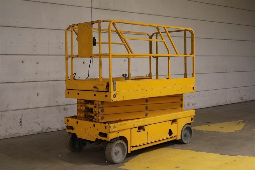 Haulotte Compact 10 - Scissor lift: picture 4 Haulotte Compact 10 - Scissor lift: picture 4