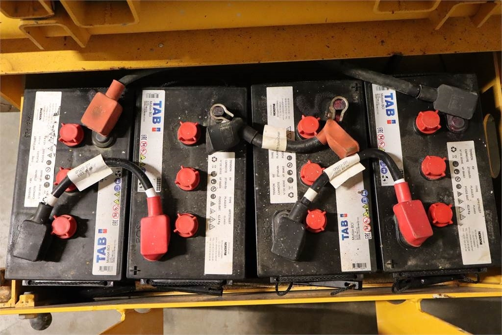 Haulotte Compact 10 - Scissor lift: picture 5 Haulotte Compact 10 - Scissor lift: picture 5