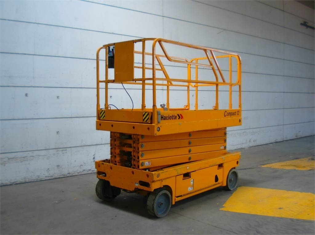 Haulotte Compact 12  - Scissor lift: picture 4 Haulotte Compact 12  - Scissor lift: picture 4