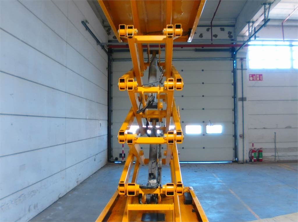 Scissor lift Haulotte Compact 12: picture 7