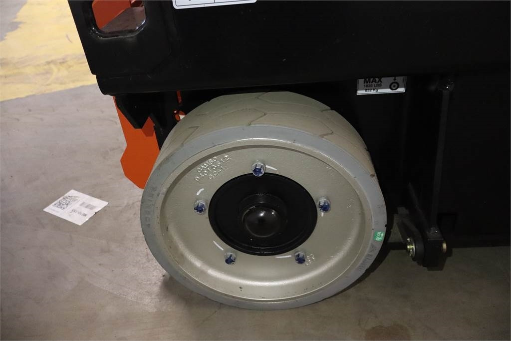 Scissor lift JLG 2632ES: picture 12