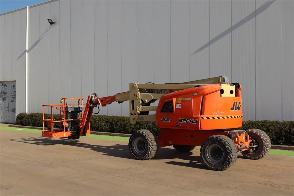 JLG 520AJ - Articulated boom: picture 3 JLG 520AJ - Articulated boom: picture 3