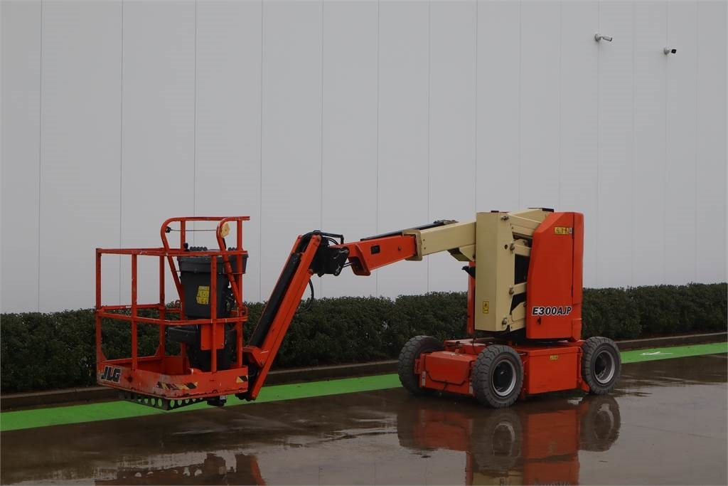 JLG E300AJP - Articulated boom: picture 2 JLG E300AJP - Articulated boom: picture 2