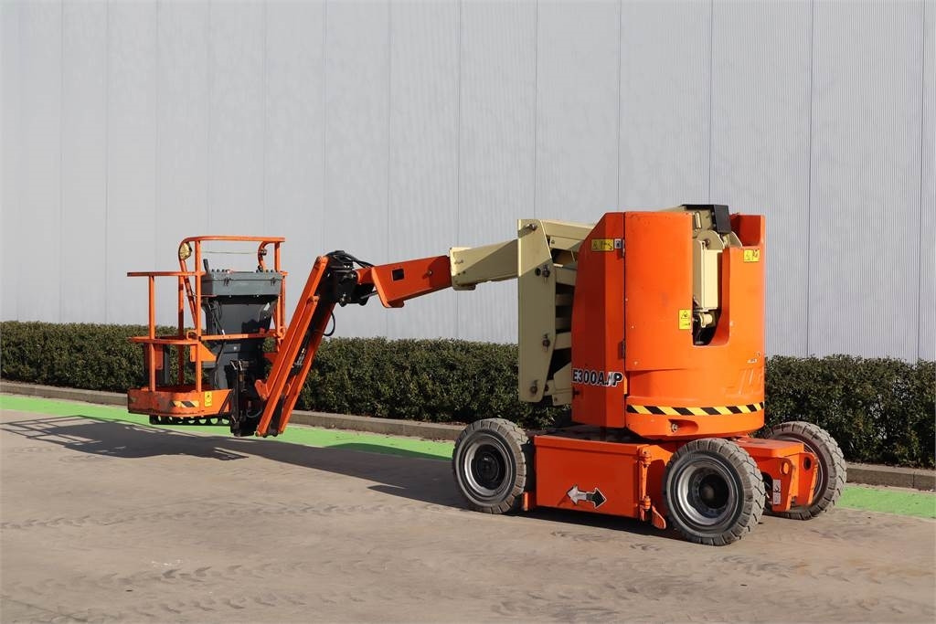 JLG E300AJP - Articulated boom: picture 3 JLG E300AJP - Articulated boom: picture 3
