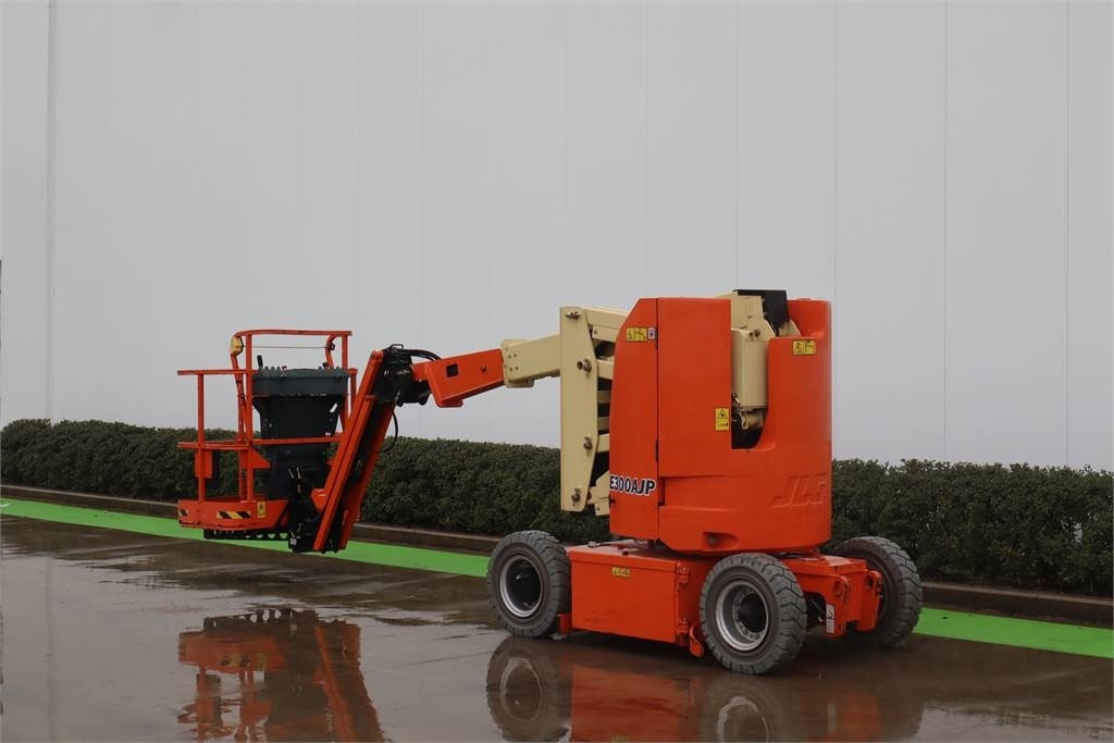 JLG E300AJP - Articulated boom: picture 3 JLG E300AJP - Articulated boom: picture 3
