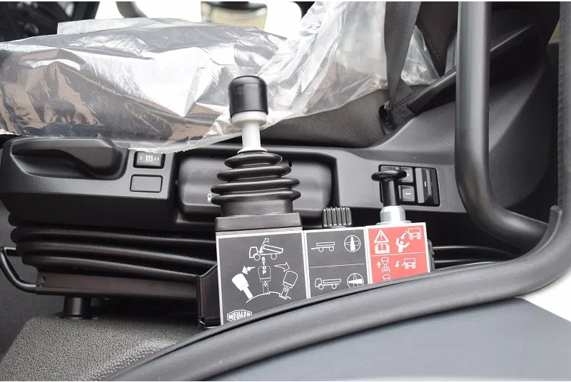 Hook lift truck MAN TGS 33.440: picture 8