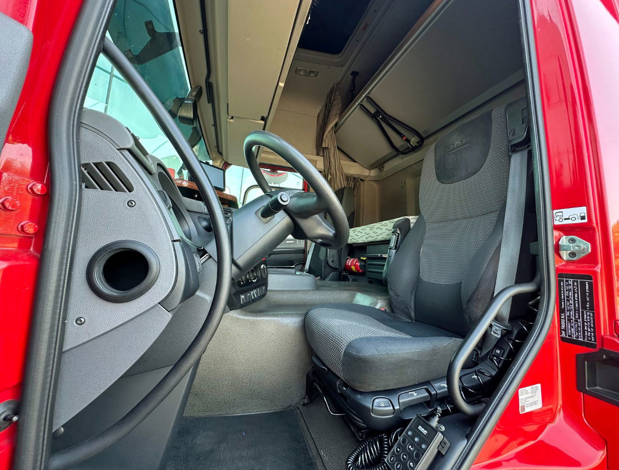 Box truck DAF CF 290 FA Space CAB Hardhouten Vloer 2500 KG Klep Nieuw Staat: picture 8