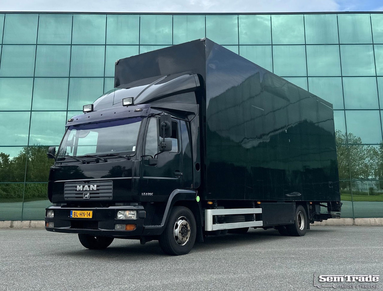 MAN LE 220C Euro 3 Isolated BOX + BOX Heater 740 x 240 x 295 CM Inside Holland Truck - Box truck: picture 1 MAN LE 220C Euro 3 Isolated BOX + BOX Heater 740 x 240 x 295 CM Inside Holland Truck - Box truck: picture 1