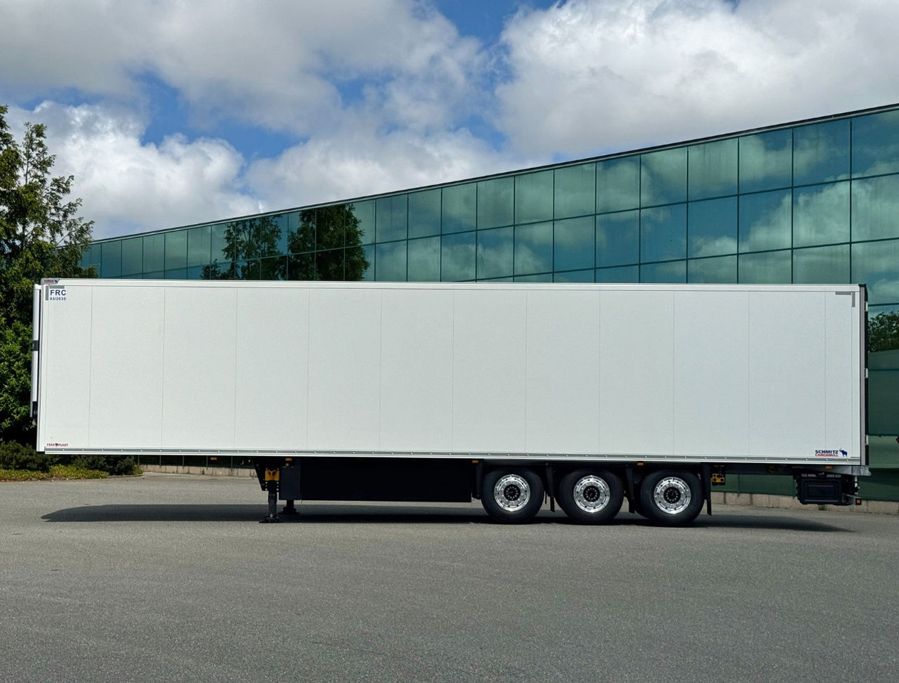 Schmitz Cargobull SCBS3B Thermo King Avancer A-400 270 High NEW AND Unused 2x Lift Axles Flower Wide - Refrigerator semi-trailer: picture 2 Schmitz Cargobull SCBS3B Thermo King Avancer A-400 270 High NEW AND Unused 2x Lift Axles Flower Wide - Refrigerator semi-trailer: picture 2