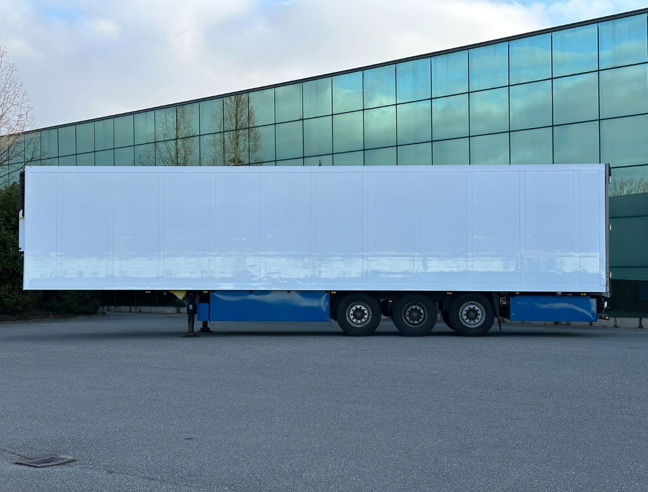 Schmitz Cargobull SKO24 Carrier Maxima 1300 250 Wide 270 High Disc Brakes Lift A - Refrigerator semi-trailer: picture 2 Schmitz Cargobull SKO24 Carrier Maxima 1300 250 Wide 270 High Disc Brakes Lift A - Refrigerator semi-trailer: picture 2