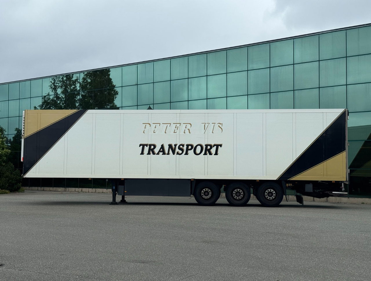Schmitz Cargobull SKO24 Thermo King SL200e Only 8.900 Hours 270 CM High 250 CM W - Refrigerator semi-trailer: picture 2 Schmitz Cargobull SKO24 Thermo King SL200e Only 8.900 Hours 270 CM High 250 CM W - Refrigerator semi-trailer: picture 2