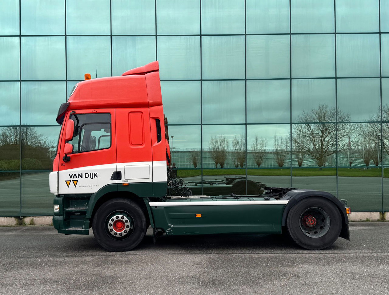 DAF CF 85.460 Only 229.800 KM Retarder - Intarder 2x Tanks Tires 90 NL Truck - Tractor unit: picture 2 DAF CF 85.460 Only 229.800 KM Retarder - Intarder 2x Tanks Tires 90 NL Truck - Tractor unit: picture 2