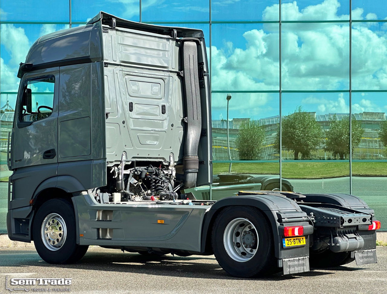 Mercedes-Benz Actros 1945 Euro 6 Only 214.000 KM Cameras NEW Condition NL-Truck - Tractor unit: picture 3 Mercedes-Benz Actros 1945 Euro 6 Only 214.000 KM Cameras NEW Condition NL-Truck - Tractor unit: picture 3