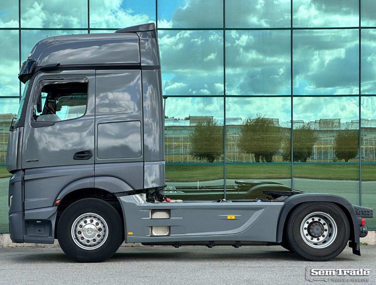 Mercedes-Benz Actros 1945 Only 216.000 KM Full Spoiler Super Condition Holland-Truck - Tractor unit: picture 2 Mercedes-Benz Actros 1945 Only 216.000 KM Full Spoiler Super Condition Holland-Truck - Tractor unit: picture 2