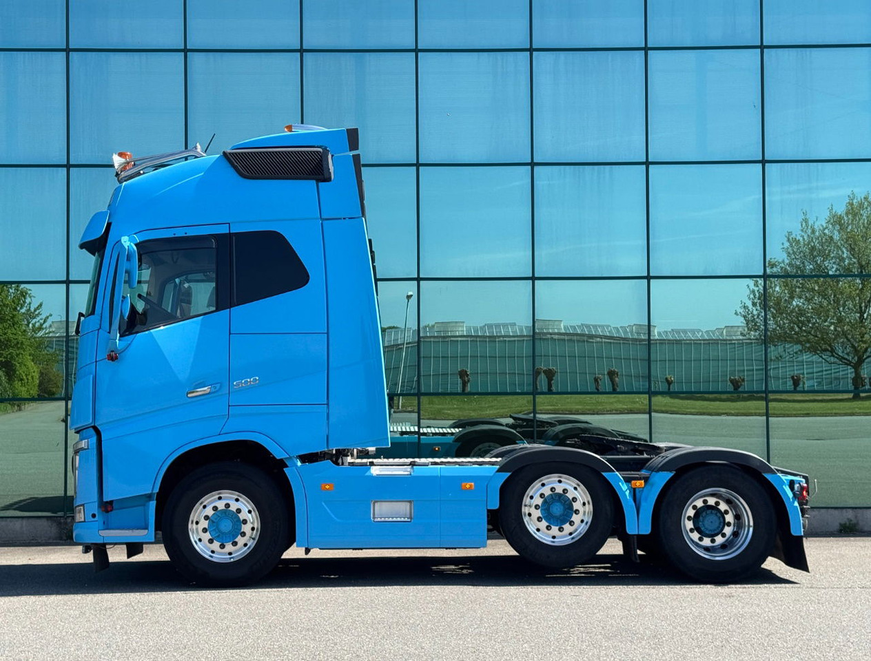 Volvo FH 500 6X2 Full AIR 671.000 KM 2x Tanks TOP Condition NL Truck - Tractor unit: picture 2 Volvo FH 500 6X2 Full AIR 671.000 KM 2x Tanks TOP Condition NL Truck - Tractor unit: picture 2
