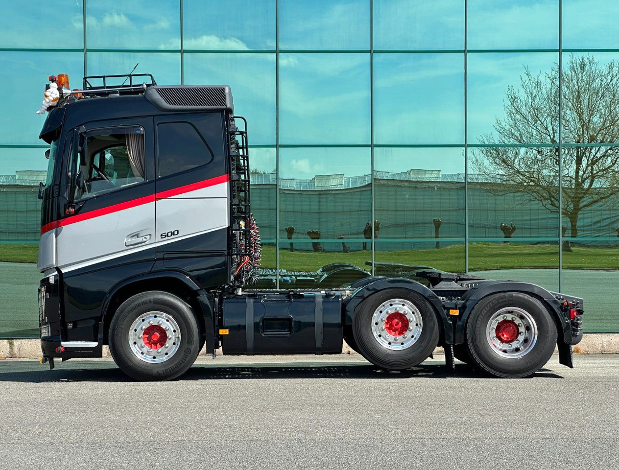 Volvo FH 6X2 LOW Roof 579.000 KM Special Interior Super Condition NEW APK - TUV - Tractor unit: picture 2 Volvo FH 6X2 LOW Roof 579.000 KM Special Interior Super Condition NEW APK - TUV - Tractor unit: picture 2