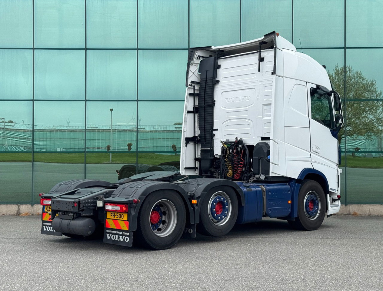 Volvo FH Globetrotter 6X2 701.000 KM Super Condition NL Truck - Tractor unit: picture 4 Volvo FH Globetrotter 6X2 701.000 KM Super Condition NL Truck - Tractor unit: picture 4