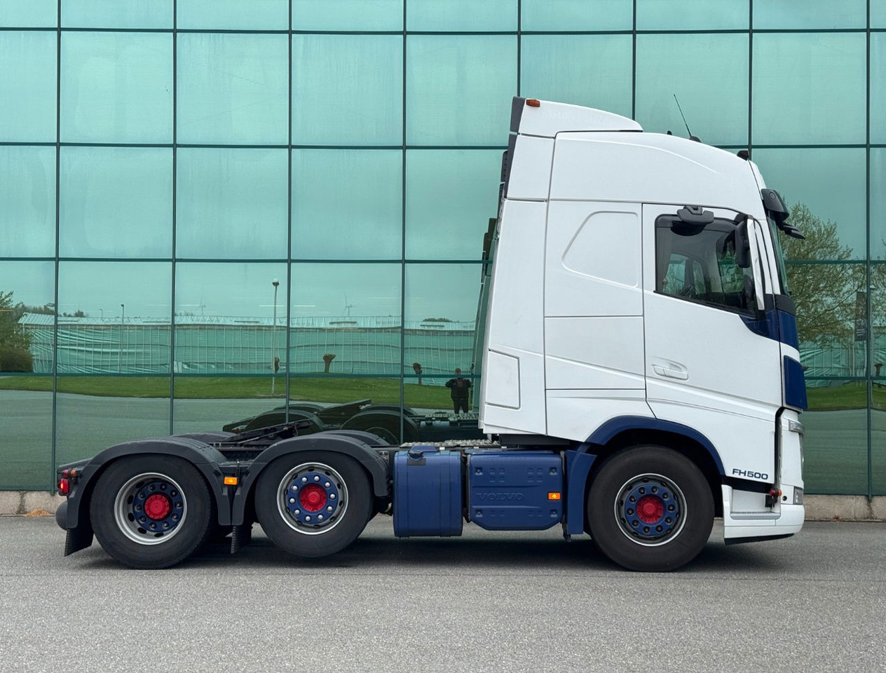 Volvo FH Globetrotter 6X2 701.000 KM Super Condition NL Truck - Tractor unit: picture 5 Volvo FH Globetrotter 6X2 701.000 KM Super Condition NL Truck - Tractor unit: picture 5