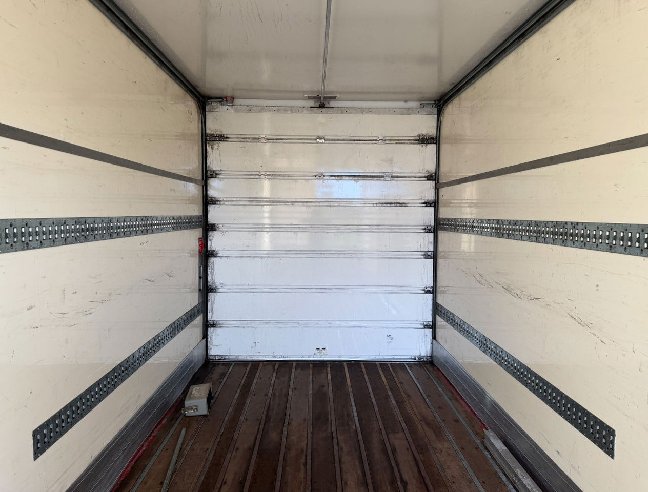 Closed box trailer Trias 812-190 Theo Mulder Isolated BOX Disc Brakes Tail Lift: picture 17 Closed box trailer Trias 812-190 Theo Mulder Isolated BOX Disc Brakes Tail Lift: picture 17
