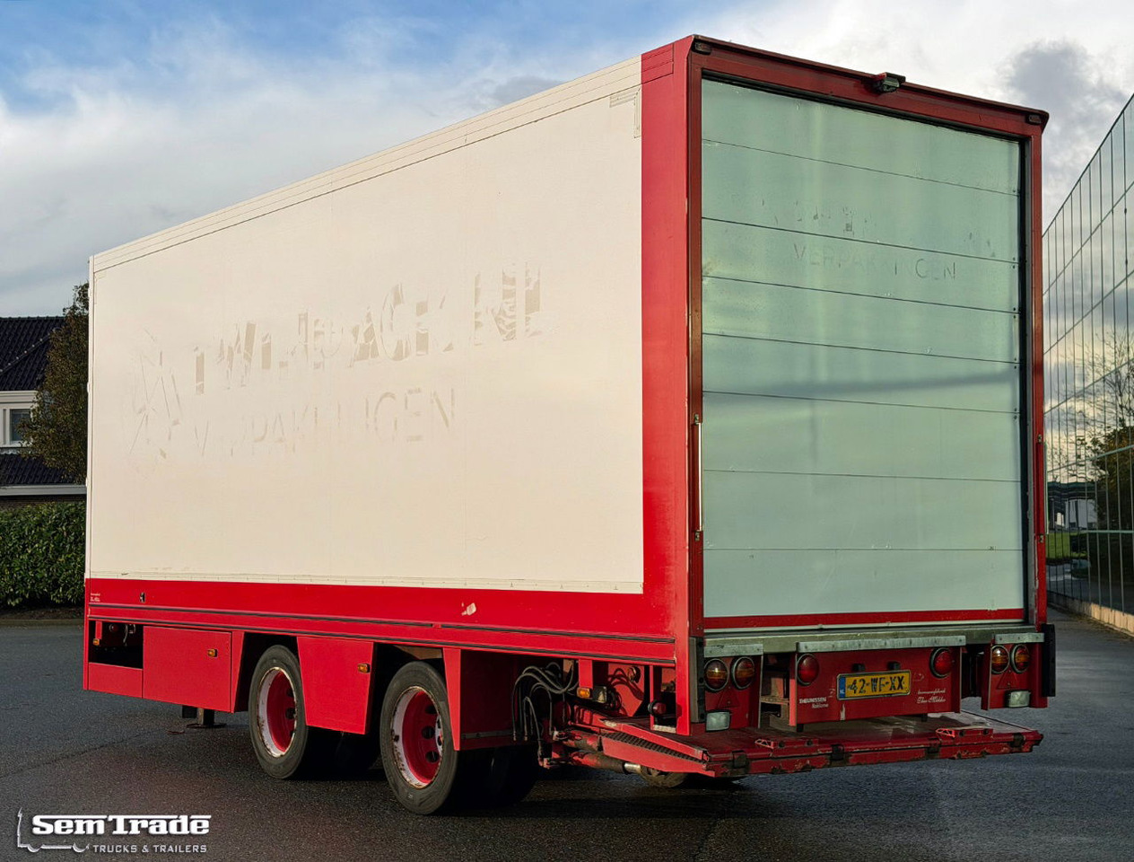 Trias 812-190 Theo Mulder Isolated BOX Disc Brakes Tail Lift - Closed box trailer: picture 3 Trias 812-190 Theo Mulder Isolated BOX Disc Brakes Tail Lift - Closed box trailer: picture 3