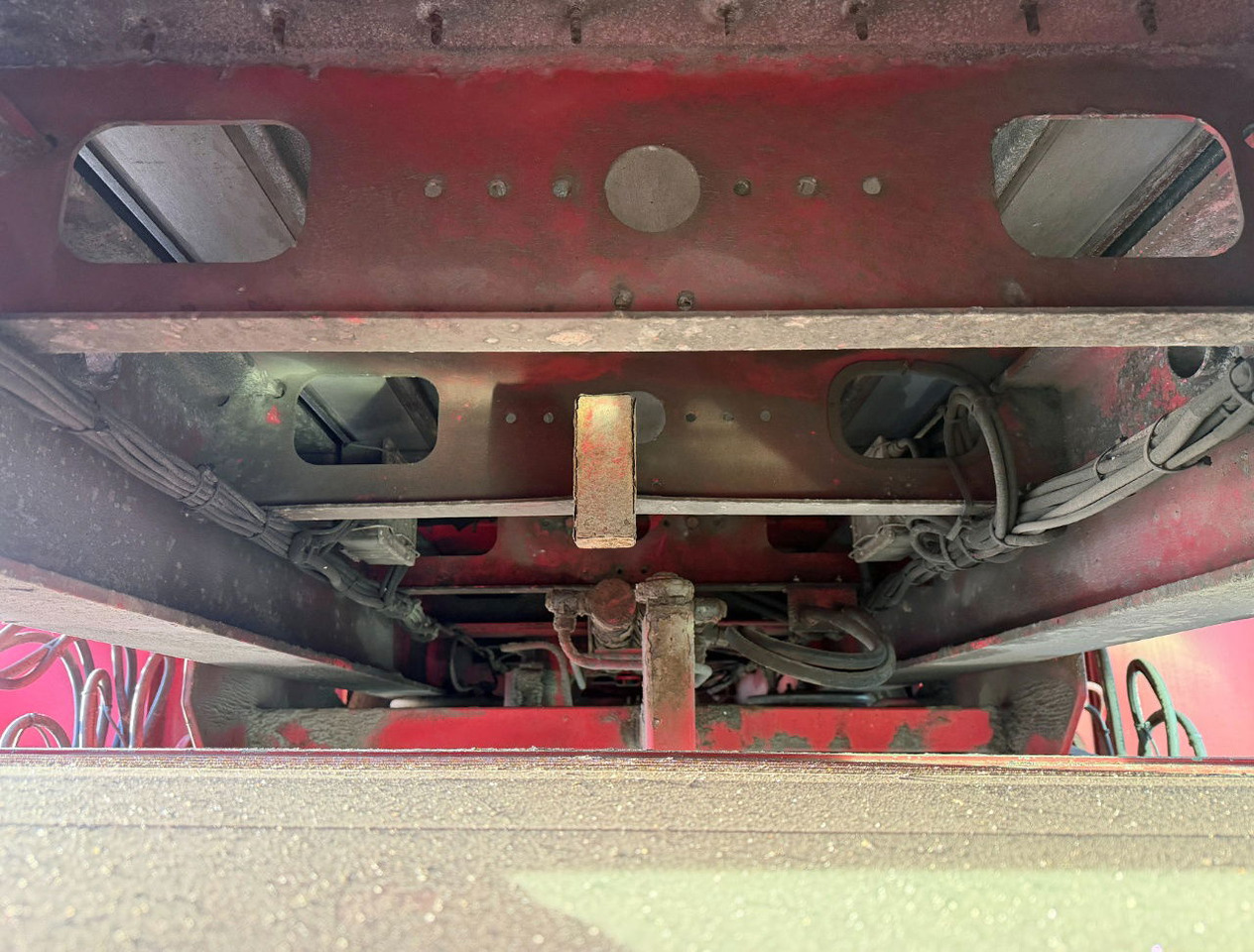 Closed box trailer Trias 812-190 Theo Mulder Isolated BOX Disc Brakes Tail Lift: picture 14 Closed box trailer Trias 812-190 Theo Mulder Isolated BOX Disc Brakes Tail Lift: picture 14