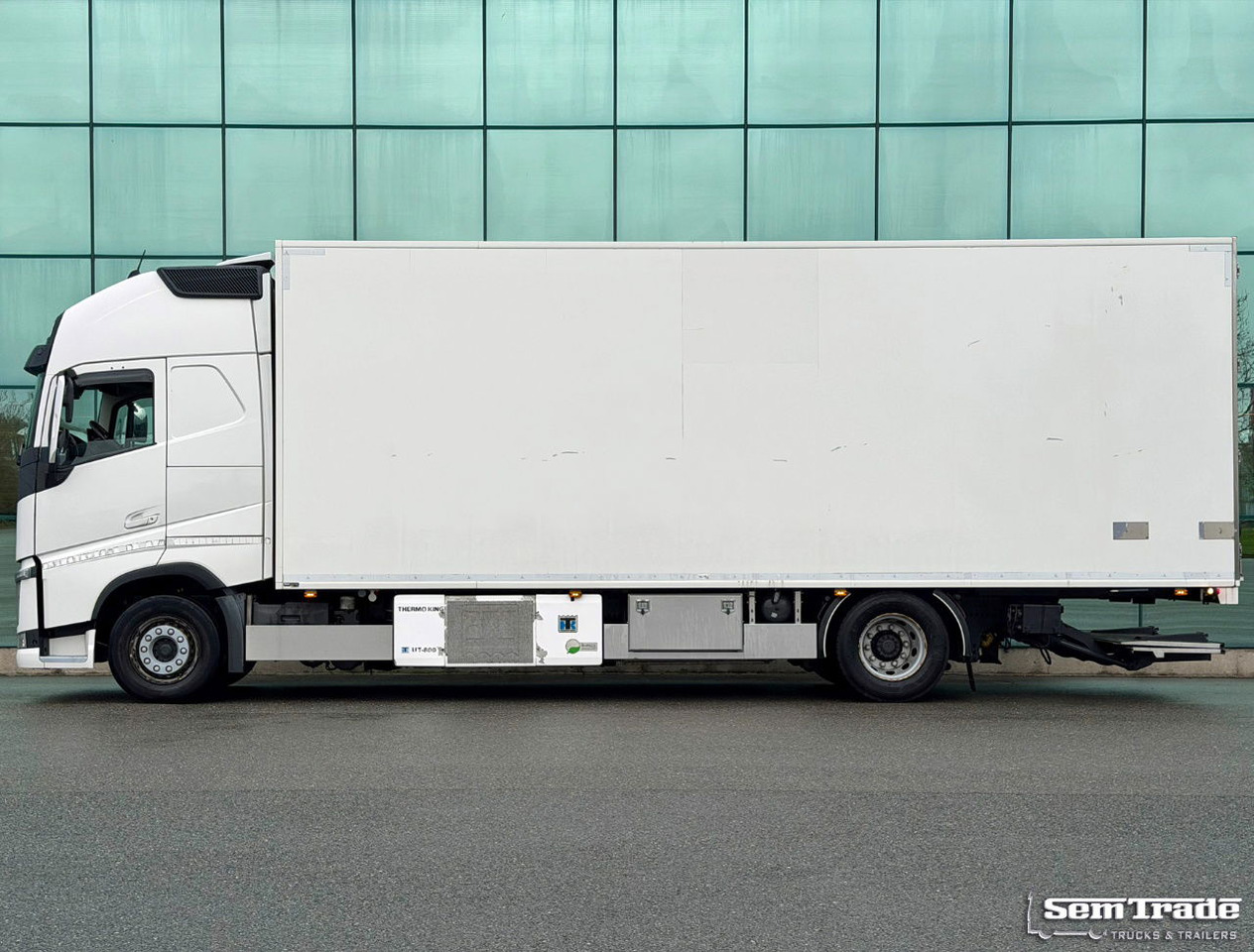 Volvo FH 13.460 I-Park Cool Themo King UT-800 VAN Beurden BOX Tail Lift TOP Condition NL-Truck - Refrigerator truck: picture 2 Volvo FH 13.460 I-Park Cool Themo King UT-800 VAN Beurden BOX Tail Lift TOP Condition NL-Truck - Refrigerator truck: picture 2