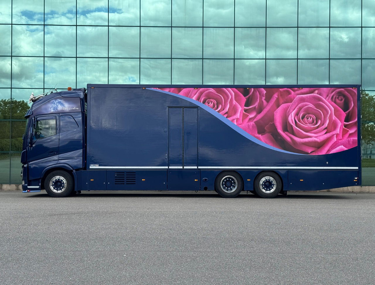 Volvo FH Full AIR Full Options Super Condition Show Truck Carrier Supra Flowers - Refrigerator truck: picture 2 Volvo FH Full AIR Full Options Super Condition Show Truck Carrier Supra Flowers - Refrigerator truck: picture 2