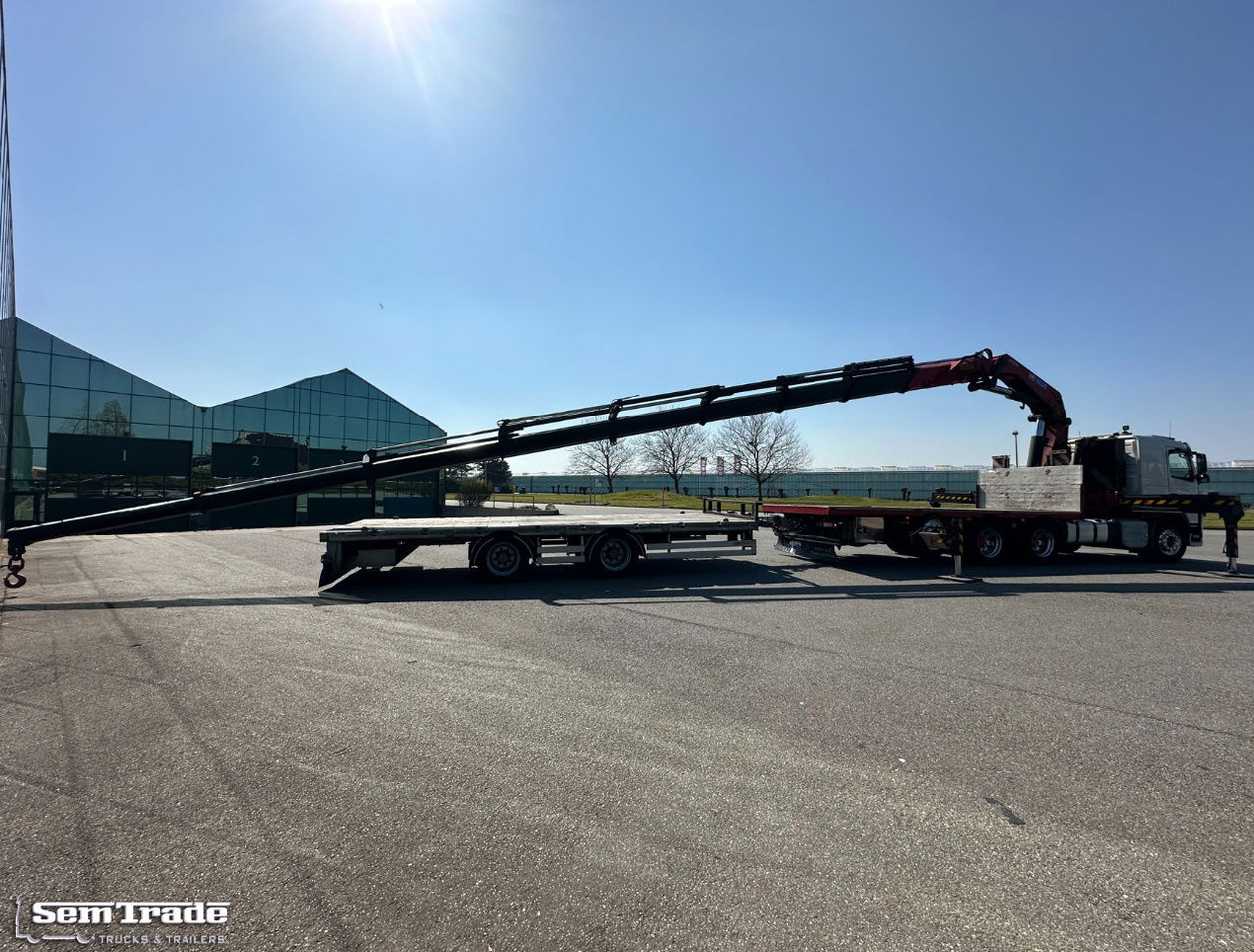 Volvo FMX 540 8X4 HMF 6020 K8 Kraan 231.000 KM + 2023 Sterk Trailer Super Condit - Crane truck: picture 4 Volvo FMX 540 8X4 HMF 6020 K8 Kraan 231.000 KM + 2023 Sterk Trailer Super Condit - Crane truck: picture 4