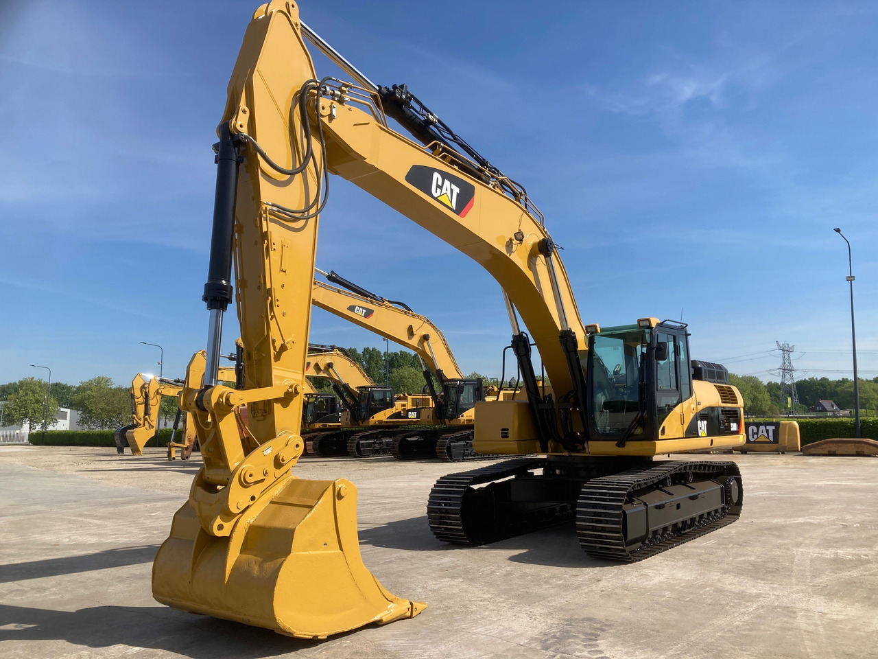 CATERPILLAR 330DL - Excavator: picture 3 CATERPILLAR 330DL - Excavator: picture 3