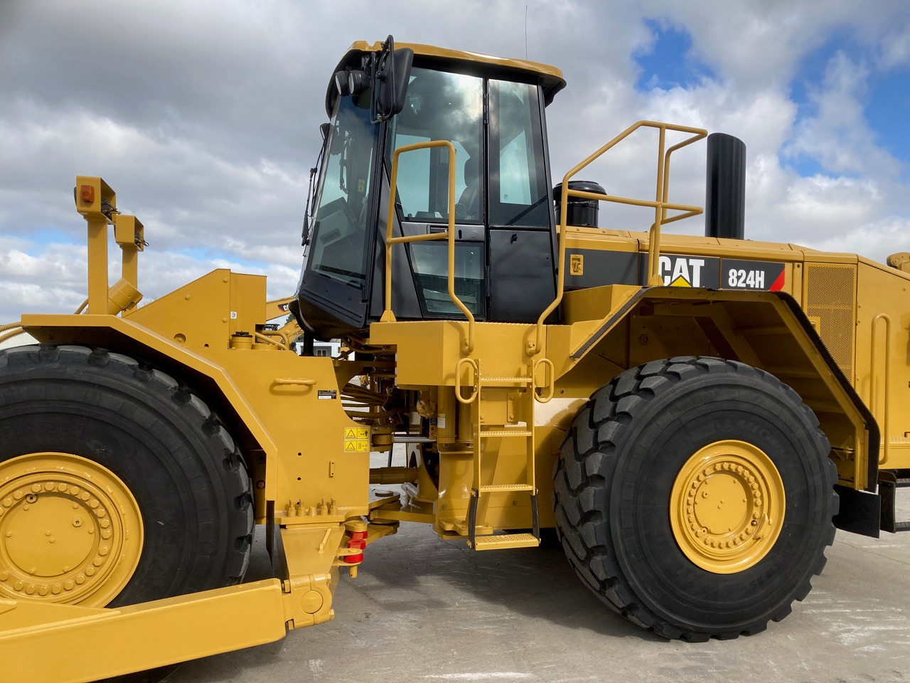 CATERPILLAR 824H - Bulldozer: picture 2 CATERPILLAR 824H - Bulldozer: picture 2