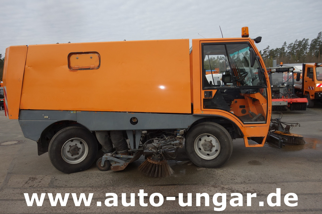 Aebi MFH 5000 Kehrmaschine Baujahr 2004 4-Rad Lenkung Wildkrautbesen - Road sweeper: picture 4 Aebi MFH 5000 Kehrmaschine Baujahr 2004 4-Rad Lenkung Wildkrautbesen - Road sweeper: picture 4