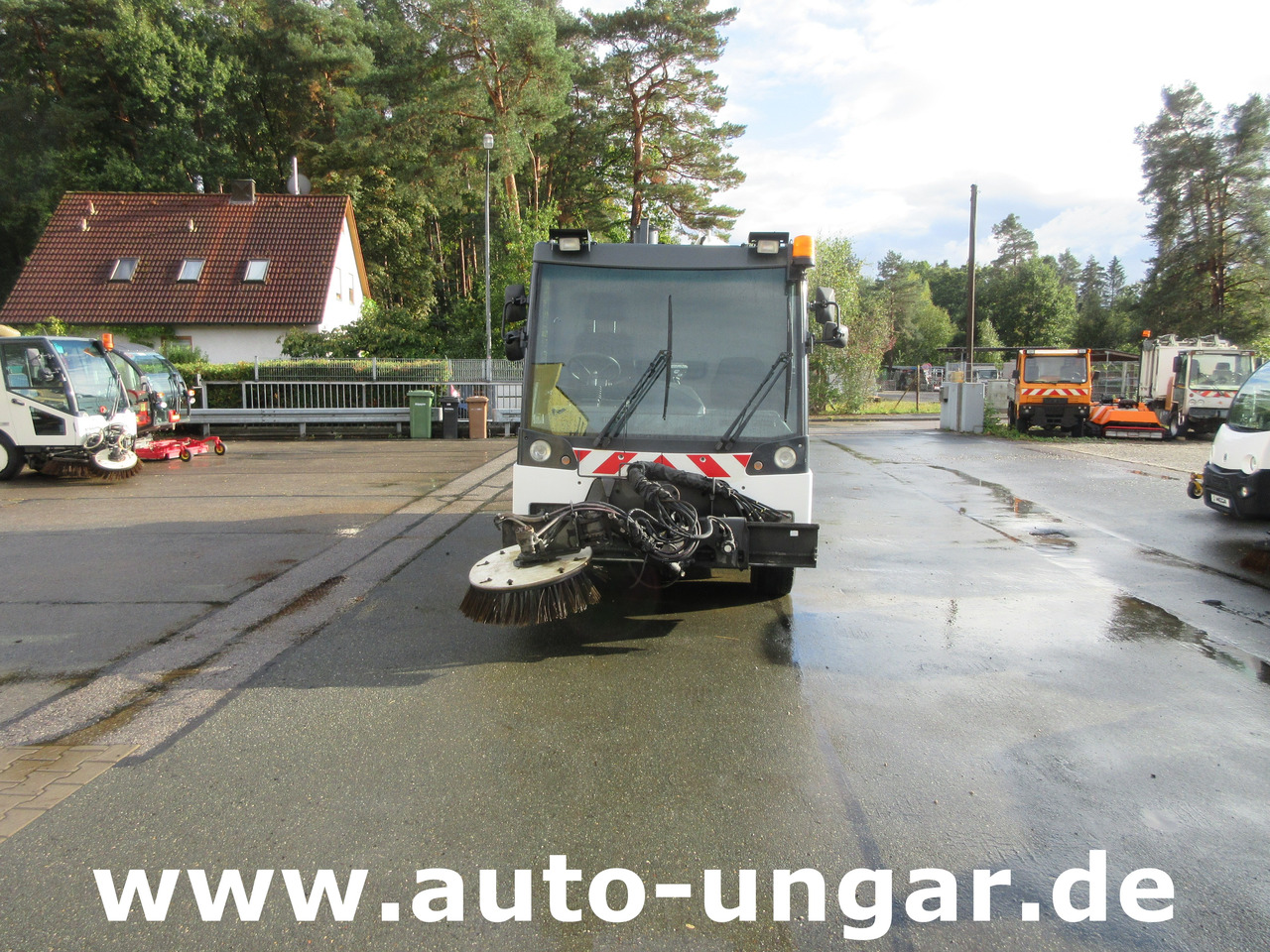 Aebi MFH 5500 Baujahr 2014 Euro 5 Kehrmaschine mit zusätzlichem Schwemmbalken - Road sweeper: picture 2 Aebi MFH 5500 Baujahr 2014 Euro 5 Kehrmaschine mit zusätzlichem Schwemmbalken - Road sweeper: picture 2