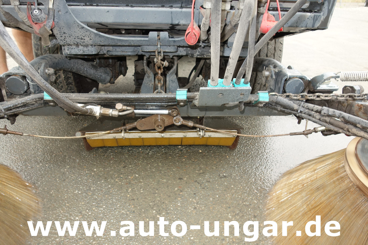 Hako Citymaster CM 1200 - 1250 Bj. 2011 Allrad 4x4 Kehrmaschine Kommunalfahrzeug - Road sweeper: picture 4 Hako Citymaster CM 1200 - 1250 Bj. 2011 Allrad 4x4 Kehrmaschine Kommunalfahrzeug - Road sweeper: picture 4