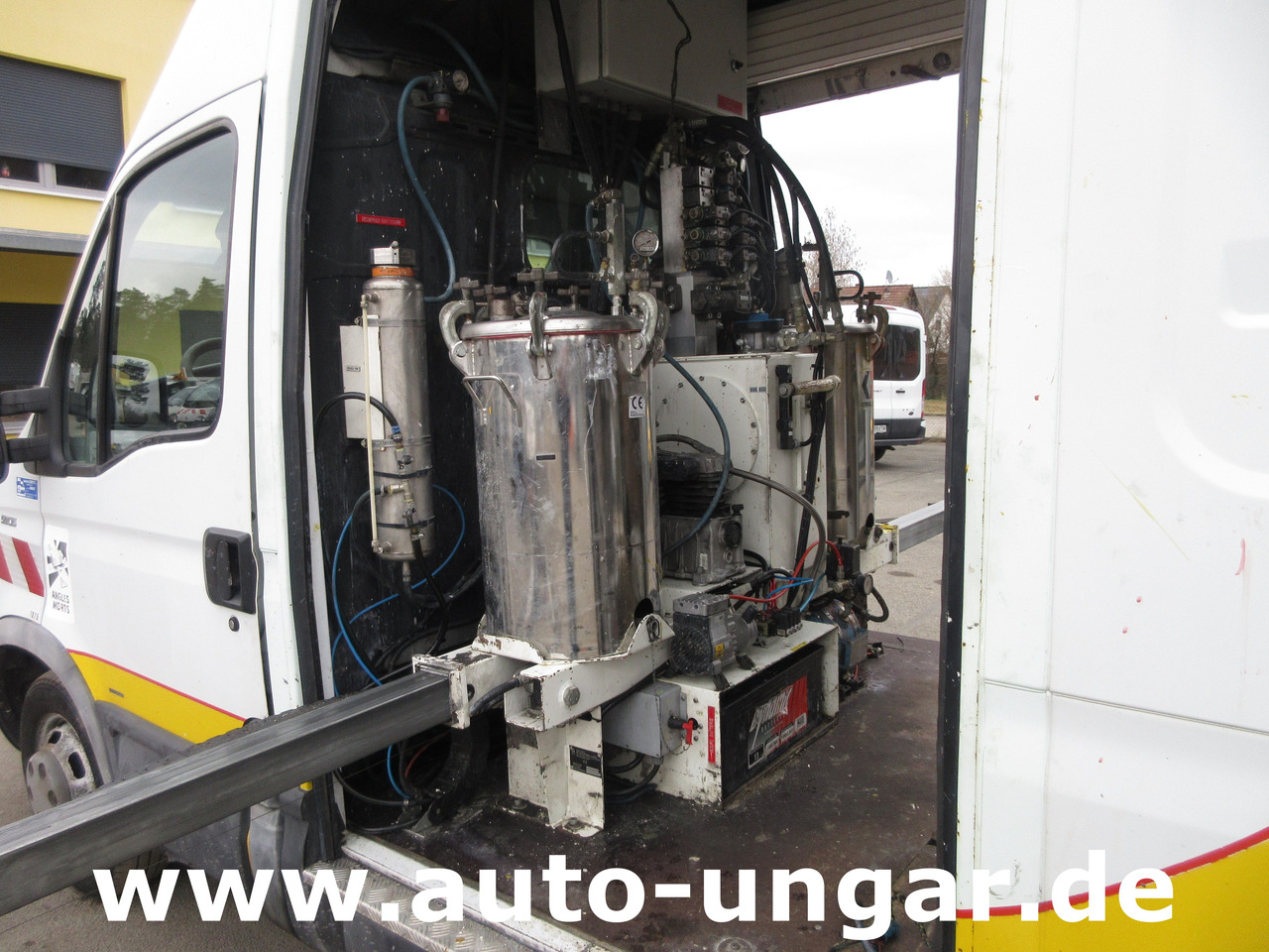 Iveco 50C15 Jetline Graco LineLazer Markiermaschine Hofmann Roadmarking Machine - Asphalt machine: picture 4 Iveco 50C15 Jetline Graco LineLazer Markiermaschine Hofmann Roadmarking Machine - Asphalt machine: picture 4