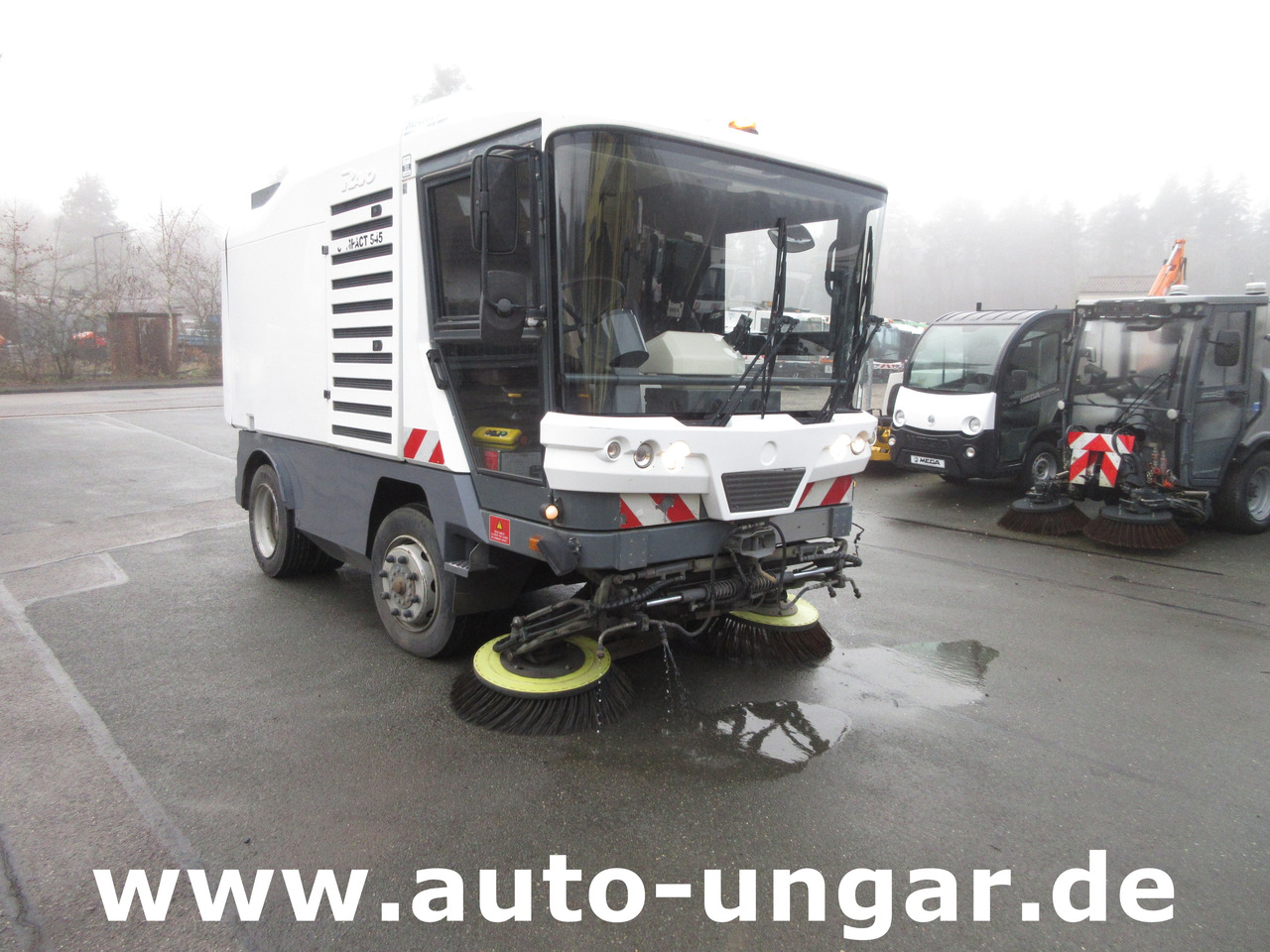 RAVO 545 Compact Kehrmaschine 5m³ Kommunalfahrzeug Baujahr 2010 streetsweeper - Municipal/ Special vehicle: picture 1 RAVO 545 Compact Kehrmaschine 5m³ Kommunalfahrzeug Baujahr 2010 streetsweeper - Municipal/ Special vehicle: picture 1