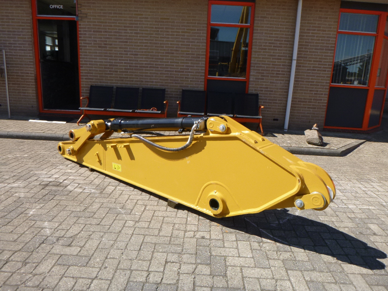 CATERPILLAR 320 GC - Boom for Excavator: picture 2 CATERPILLAR 320 GC - Boom for Excavator: picture 2
