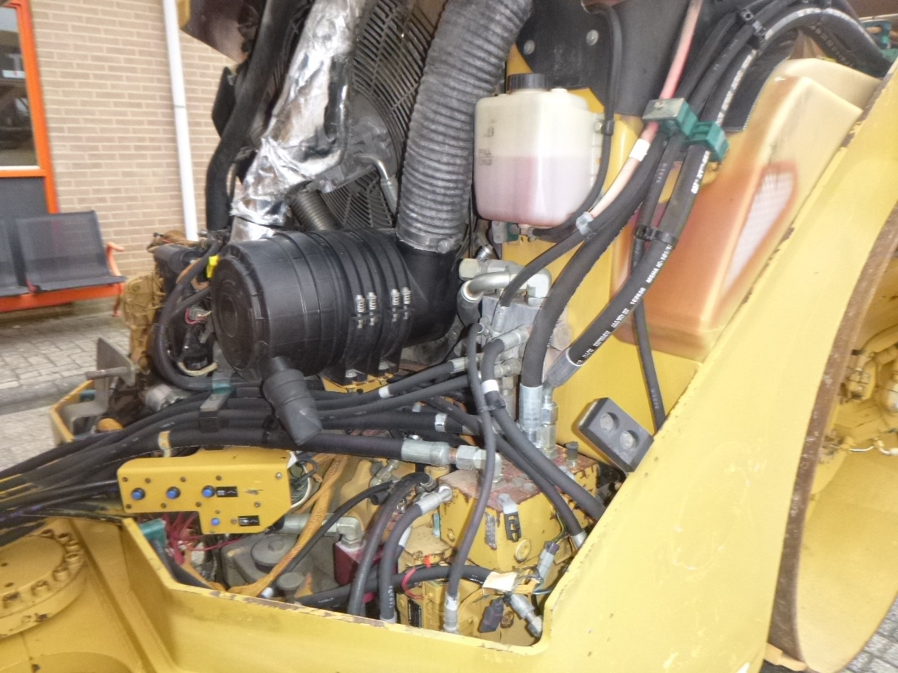 Leasing of CATERPILLAR CB-534D CATERPILLAR CB-534D: picture 36 Leasing of CATERPILLAR CB-534D CATERPILLAR CB-534D: picture 36