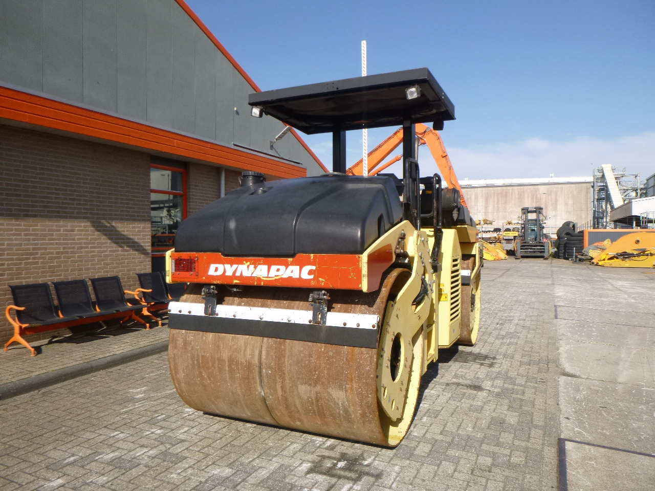 DYNAPAC CC432V - Road roller: picture 4 DYNAPAC CC432V - Road roller: picture 4