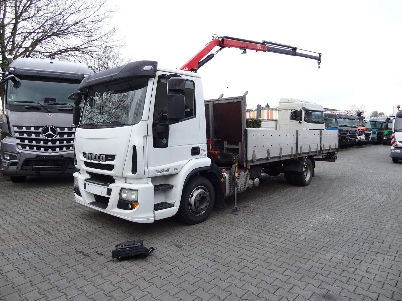 Iveco EuroCargo 120E25 Fassi F38 - Crane truck, Dropside/ Flatbed truck: picture 1 Iveco EuroCargo 120E25 Fassi F38 - Crane truck, Dropside/ Flatbed truck: picture 1