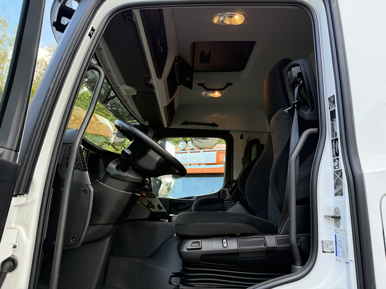 Curtainsider truck Mercedes-Benz Arocs 1827 AK 4X4 Ex-: picture 7