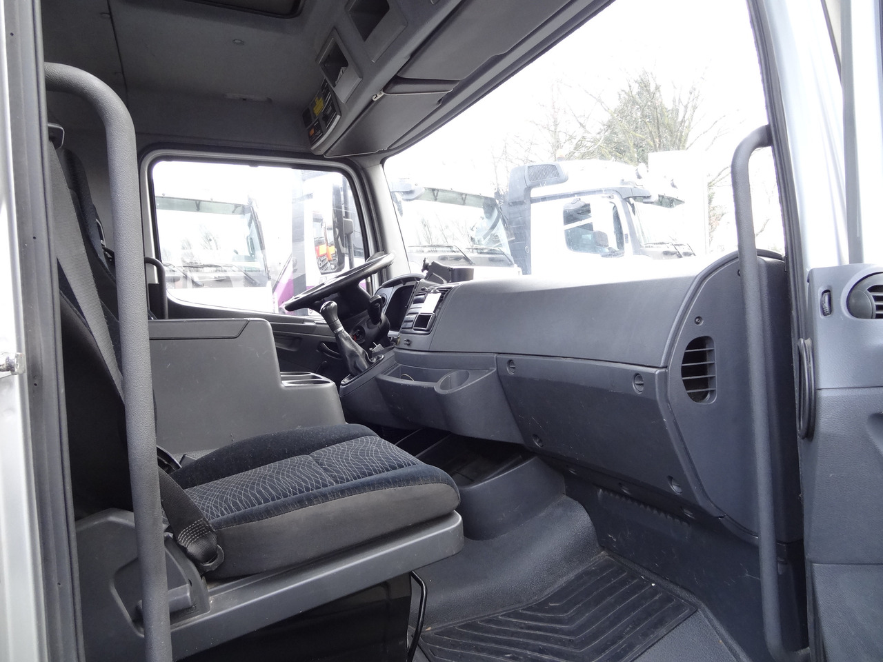 Mercedes-Benz Atego 818 Kran Palfinger 6501 - Dropside/ Flatbed truck, Crane truck: picture 4 Mercedes-Benz Atego 818 Kran Palfinger 6501 - Dropside/ Flatbed truck, Crane truck: picture 4