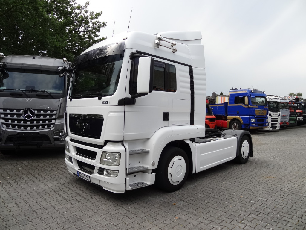 MAN TGS 18.320 LLS Fahrschule/ driving school - Tractor unit: picture 1 MAN TGS 18.320 LLS Fahrschule/ driving school - Tractor unit: picture 1