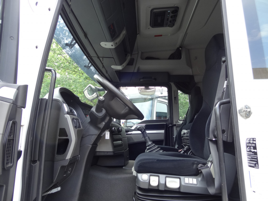 MAN TGS 18.320 LLS Fahrschule/ driving school - Tractor unit: picture 2 MAN TGS 18.320 LLS Fahrschule/ driving school - Tractor unit: picture 2