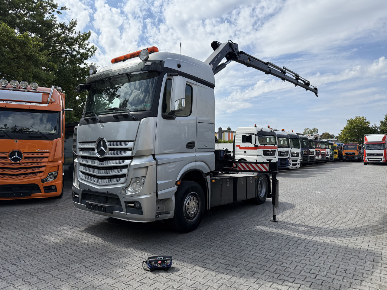 Mercedes-Benz Actros 1842LS Kran HMF 2020 bis 18 Meter - Tractor unit: picture 1 Mercedes-Benz Actros 1842LS Kran HMF 2020 bis 18 Meter - Tractor unit: picture 1