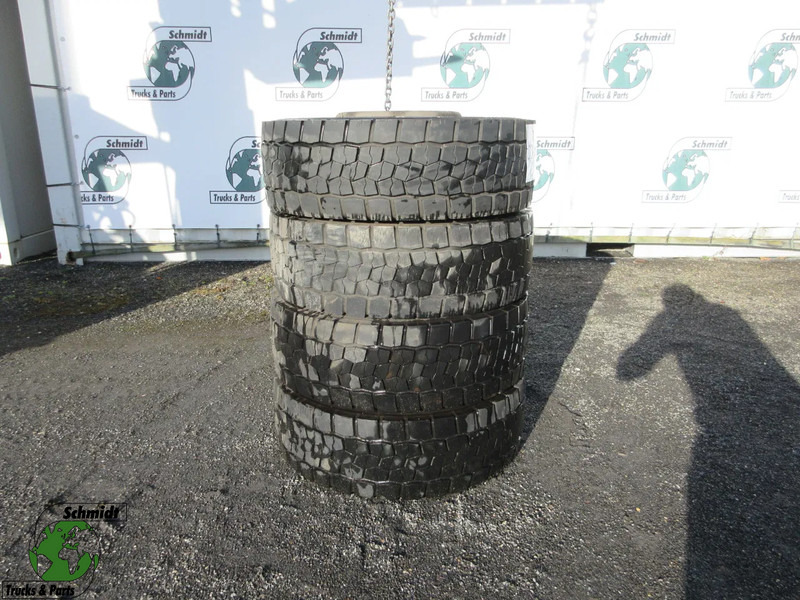Bridgestone 245/70R 17.5 M+S BRIDGESTONE 4 X ACHTERWIEL STAALWIEL DAF LF 230 EURO 6 - Tire for Truck: picture 1 Bridgestone 245/70R 17.5 M+S BRIDGESTONE 4 X ACHTERWIEL STAALWIEL DAF LF 230 EURO 6 - Tire for Truck: picture 1