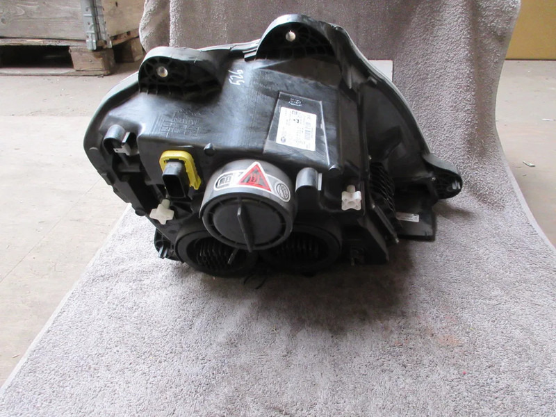DAF 1857526 KOPLAMP XENOS LINKS DAF CF XF EURO 6 - Headlight for Truck: picture 3 DAF 1857526 KOPLAMP XENOS LINKS DAF CF XF EURO 6 - Headlight for Truck: picture 3