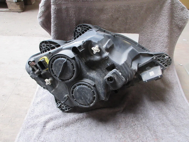 DAF 1939777 KOPLAMP DAF XF CF LINKS EURO 6 - Headlight for Truck: picture 4 DAF 1939777 KOPLAMP DAF XF CF LINKS EURO 6 - Headlight for Truck: picture 4