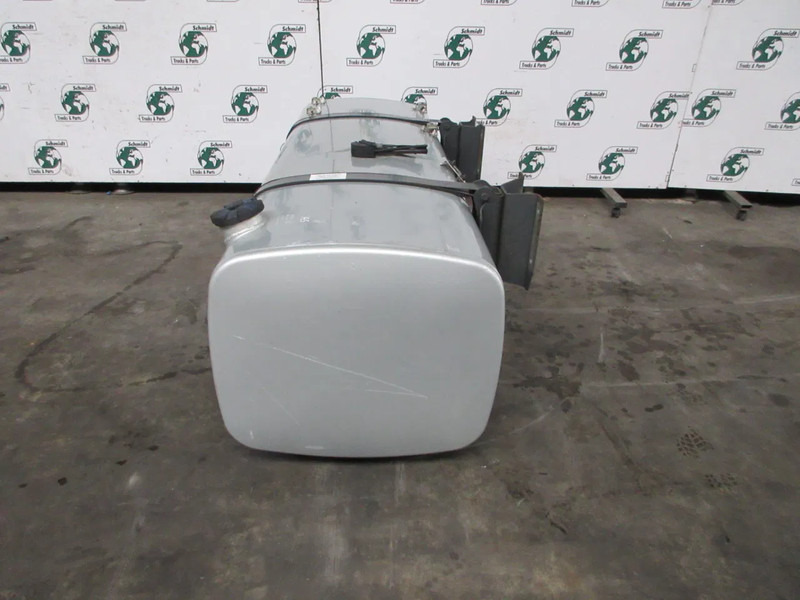 DAF 1945569 DIELESTANK 690 LITER DAF XF CF EURO 6 - Fuel tank for Truck: picture 2 DAF 1945569 DIELESTANK 690 LITER DAF XF CF EURO 6 - Fuel tank for Truck: picture 2