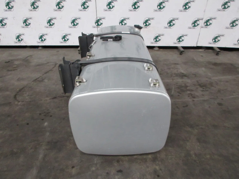 DAF 1945569 DIELESTANK 690 LITER DAF XF CF EURO 6 - Fuel tank for Truck: picture 4 DAF 1945569 DIELESTANK 690 LITER DAF XF CF EURO 6 - Fuel tank for Truck: picture 4